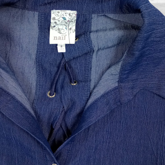NAÏF Women's Blue Chambray Button Up Top- Size Small - Picture 3 of 7